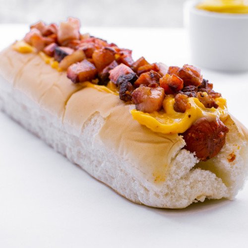Hotdog con cheddar y tocineta